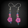 Kreative Hängeohrringe mit Blumenmuster