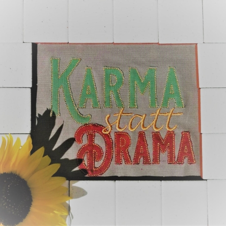 Ferberline Stickdatei Applikation Karma statt Drama ab 10x10