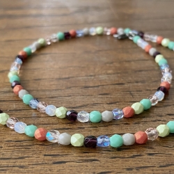 Kette  mit bunten facettierten Glasschliffperlen