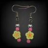 Kreative Hängeohrringe mit Blumenmuster