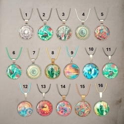 Schöne Kette mit Motivstein