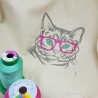 Ferberline Stickdatei Katze mit Brille in 4 Größen ab 10x10 