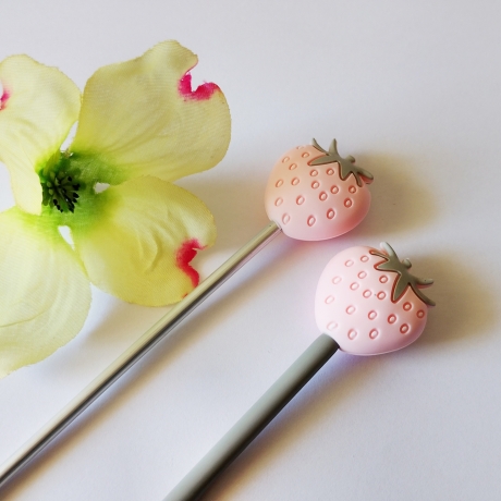 Maschenstopper aus Silikon, 2 Nadelstopper Erdbeeren 