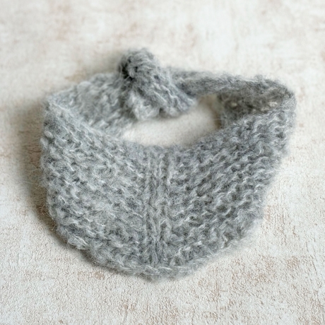 Hundetuch Dreiecktuch Handarbeit Hellgrau ca 12 x 75 cm