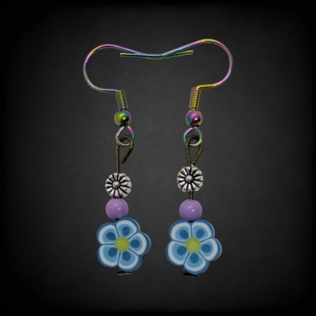 Kreative Hängeohrringe mit Blumenmuster