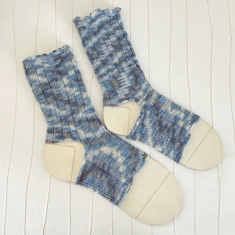 Yogasocken Hellblau Grau Weiß in Rippenmuster gestrickt Gr 36-41
