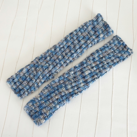 Yogasocken Hellblau Grau Weiß Spiralmuster Handarbeit Größe 36-40