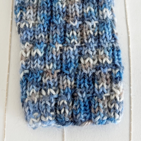 Yogasocken Hellblau Grau Weiß Spiralmuster Handarbeit Größe 36-40