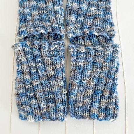 Yogasocken Hellblau Grau Weiß Spiralmuster Handarbeit Größe 36-40