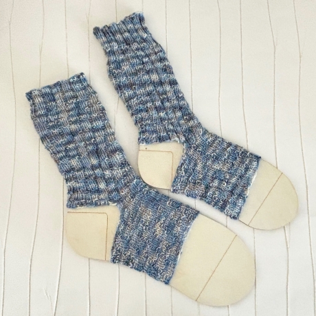 Yogasocken Hellblau Grau Weiß Spiralmuster Handarbeit Größe 36-40