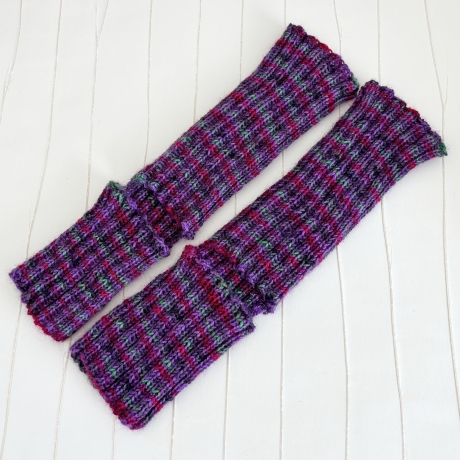 Yogasocken Fußwärmer Lila bunt in Rippen gestrickt Größe 36-41