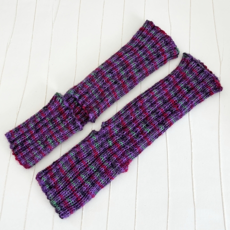 Yogasocken Fußwärmer Lila bunt in Rippen gestrickt Größe 36-41