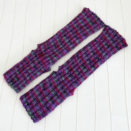 Yogasocken Fußwärmer Lila bunt in Rippen gestrickt Größe 36-41