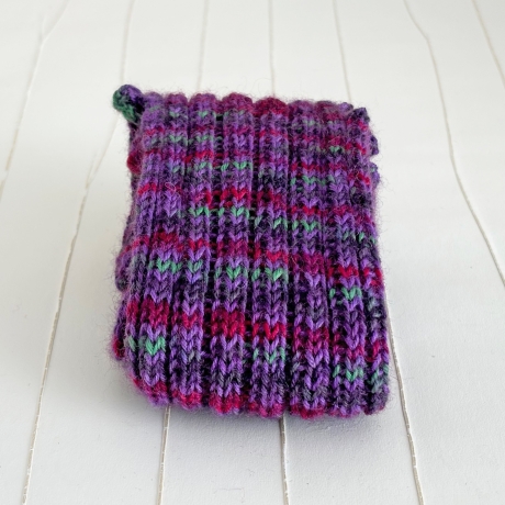 Yogasocken Fußwärmer Lila bunt in Rippen gestrickt Größe 36-41