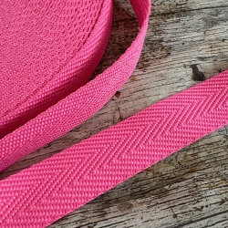 Gurtband uni Fischgrät Design 30 mm neonpink