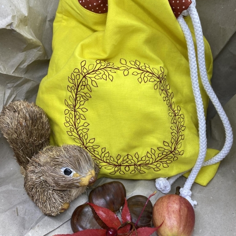 Beerenkranz in drei Größen - Stickdatei by Michis Textilatelier