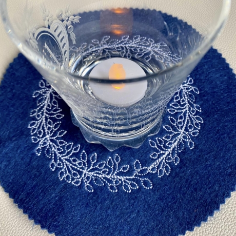 Beerenkranz in drei Größen - Stickdatei by Michis Textilatelier