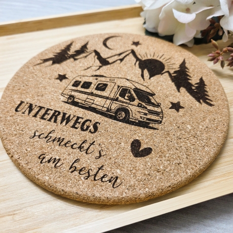 gravierter Topfuntersetzer Camping Wohnmobil aus Kork