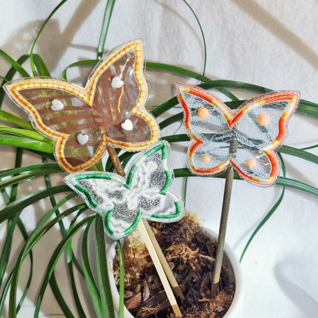 6x Stickdatei Deko Falter Schmetterlinge Blumenstecker Anhänger