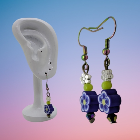 Kreative Hängeohrringe mit Blumenmuster