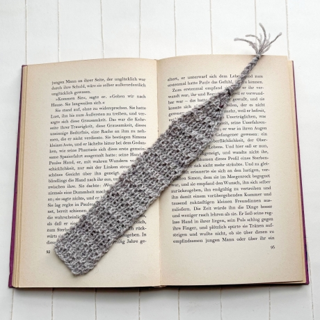 Lesezeichen Grau Schwarz bunt verschiedene Formen handgestrickt 