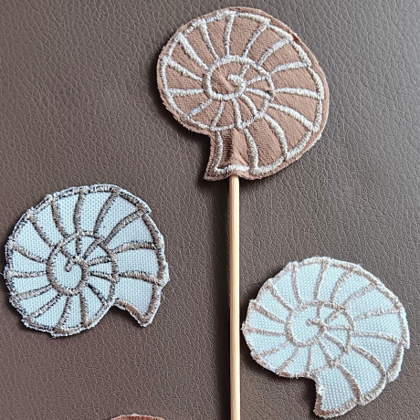9x Stickdatei Fossil Schnecke Blumenpieker Anhänger Einzelmotiv