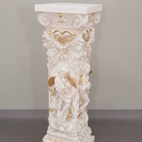 Hohe, schöne Säule mit Amorfiguren. Reich verziert. 100 cm. 