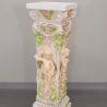 Hohe, schöne Säule mit Amorfiguren. Reich verziert. 100 cm. 