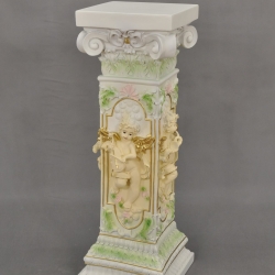 Wunderbare Säule mit Engeln, wunderschön verziert. 83 cm.