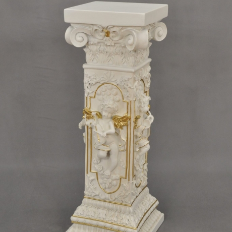 Wunderbare Säule mit Engeln, wunderschön verziert. 83 cm.