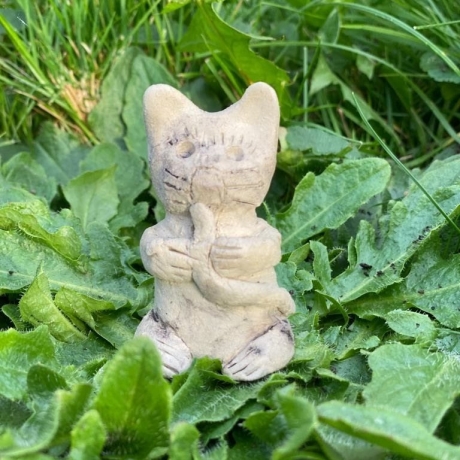 ceramic flower plug kitty cleans cock