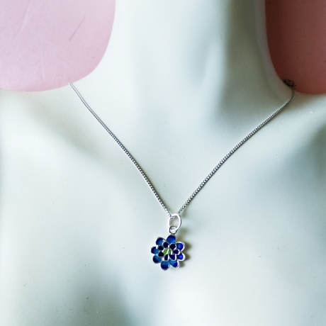Halskette aus 925er Sterlingsilber mit einem Blüte Anhänger
