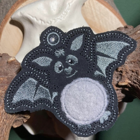 Ferberline Stickdatei ITH Anhänger Flederklausi 8x10