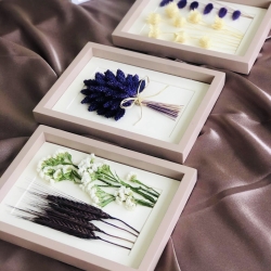 Bilderrahmen mit dekorierten Pampasgras Trockenblumen