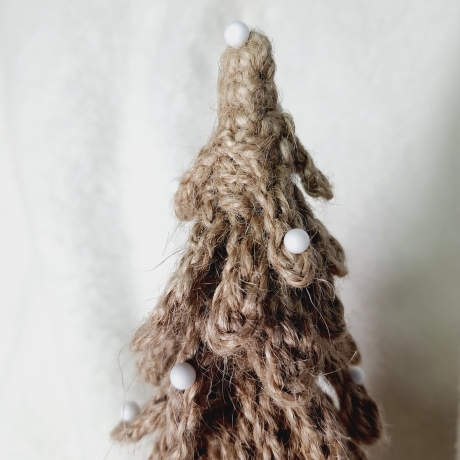 Kleiner gehäkelter Weihnachtsbaum aus Jute, Weihnachtsdeko