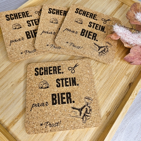 gravierter Korkuntersetzer Schere, Stein, paar Bier