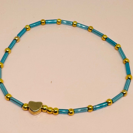 Boho Herz Armband mit goldfarbenen Perlen