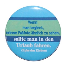 Button 50 mm mit Anstecknadel Spruch Passfoto Urlaub