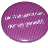 Button 25 mm mit Anstecknadel Lebensweisheit Die Welt gehört dem