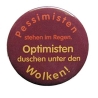 Button 50 mm mit Anstecknadel Spruch Pessimisten stehen im Regen
