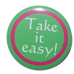 Button 50 mm mit Anstecknadel Spruch Take it easy