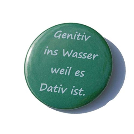 Button 25 mm mit Anstecknadel Spruch Genitiv ins Wasser