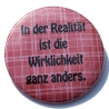 Button 25 mm mit Anstecknadel Spruch In der Realität