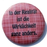 Button 50 mm mit Anstecknadel Spruch In der Realität