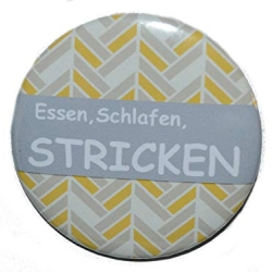 Button 50 mm mit Anstecknadel Spruch Essen Schlafen Stricken
