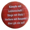 Button 25 mm mit Anstecknadel Spruch Kämpfe mit Leidenschaft