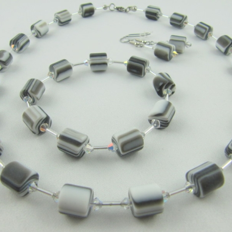 Kette + Armband Polaris Perlen schwarz / Weiß (439