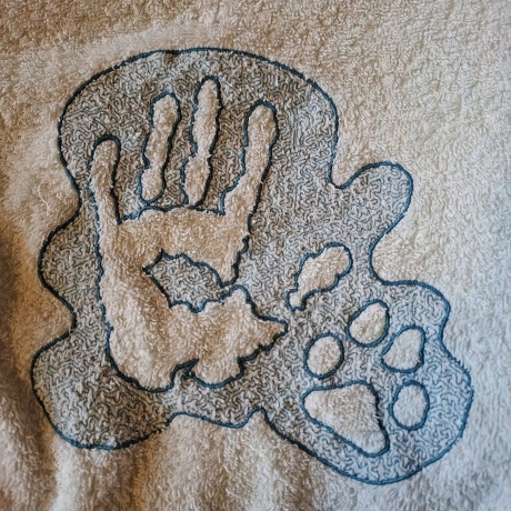Embossed Datei - linke Hand und Pfote - 13.86x12.67 cm