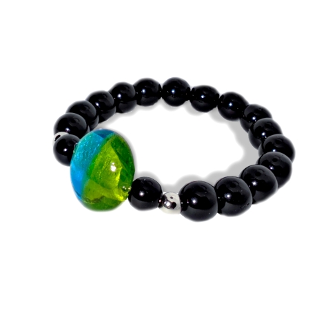 Brave Bunny - Armband mit Onyx-Perlen + blau-grünem Glasanhänger
