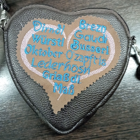 Festherz 3x Stickdatei Wortwolke Oktober Dirdl Brezn Ozapft is